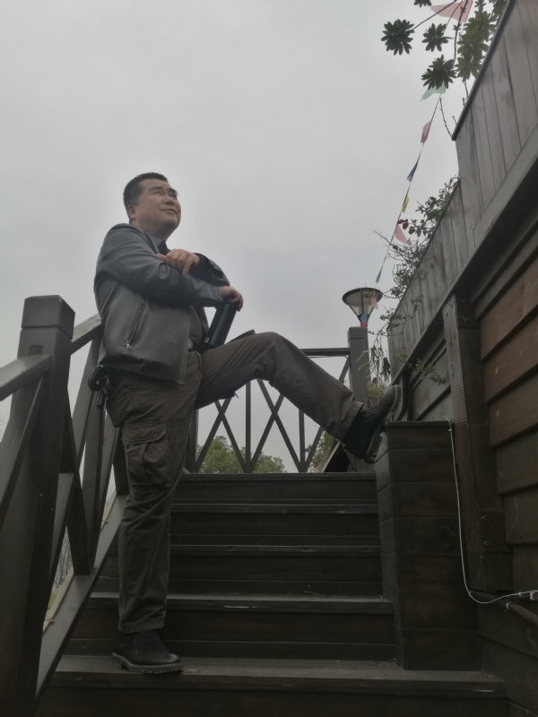 孤单背影的第一张照片--邯郸相亲服务中心
