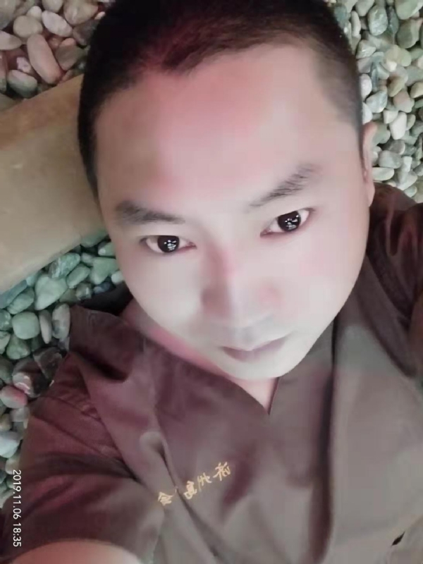 红枫叶的第一张照片--邯郸相亲服务中心