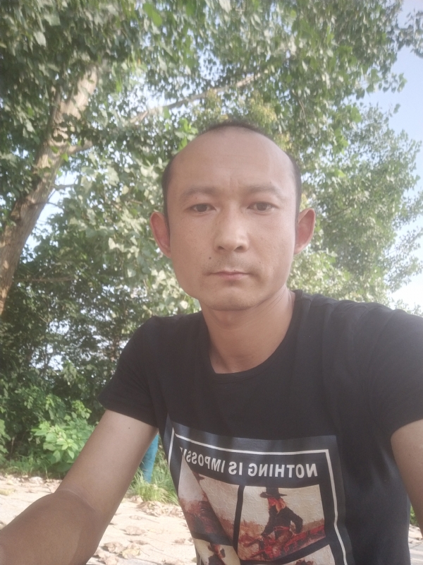 80大叔的第二张照片--邯郸相亲服务中心