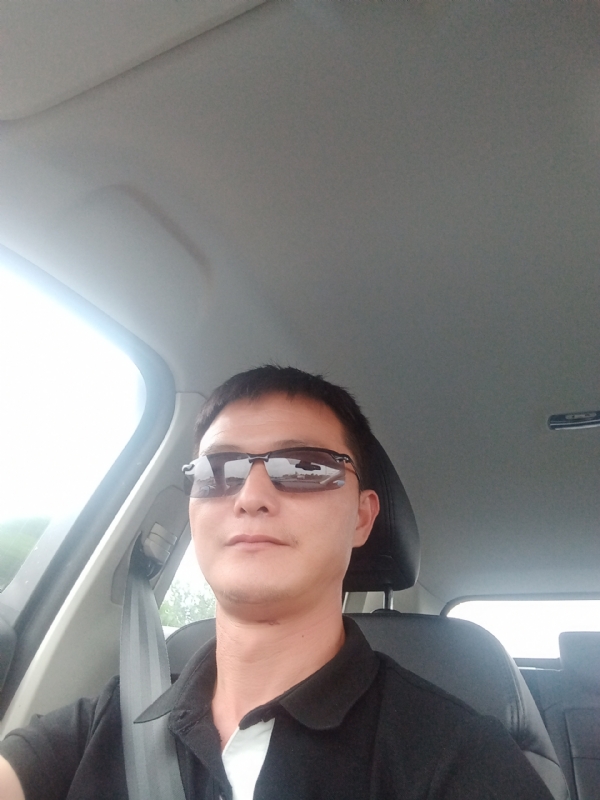 孤独的男人的第二张照片--邯郸相亲服务中心